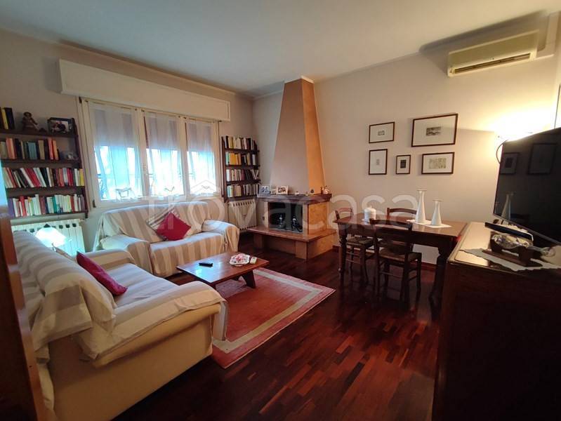 casa indipendente in vendita a Bondeno