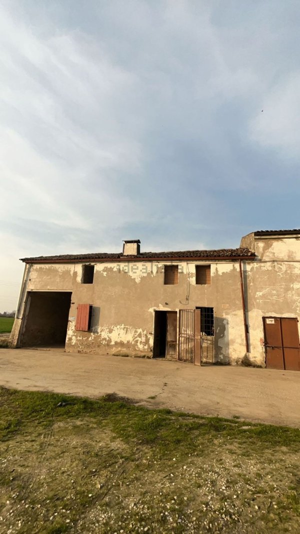 casale in vendita a Bondeno