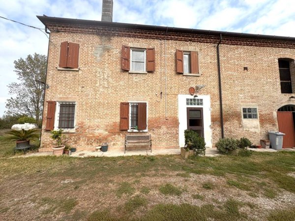 casa indipendente in vendita a Bondeno