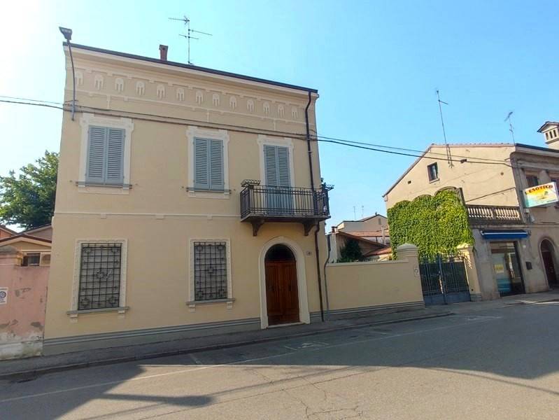 casa indipendente in vendita a Bondeno