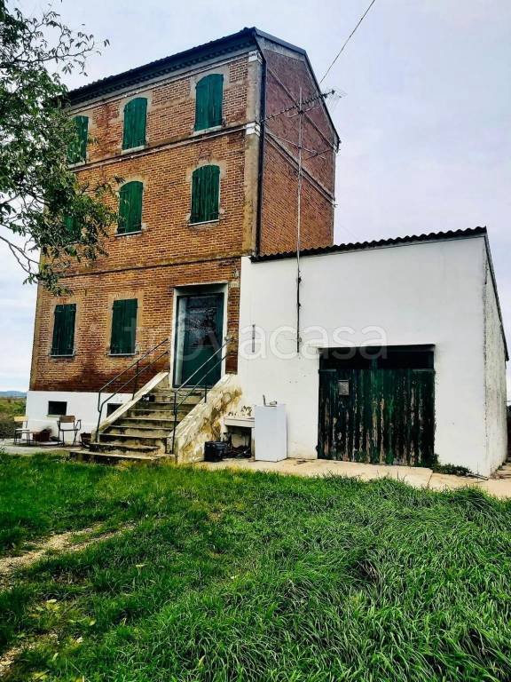casa indipendente in vendita a Bondeno