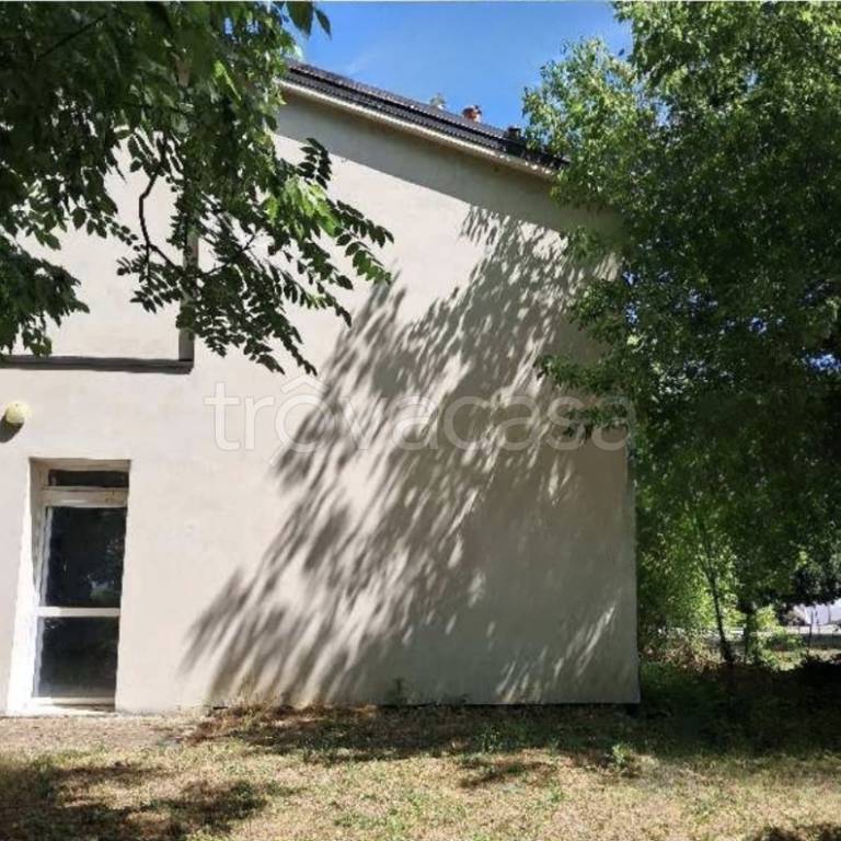 casa indipendente in vendita a Bondeno