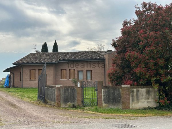 casa indipendente in vendita a Bondeno