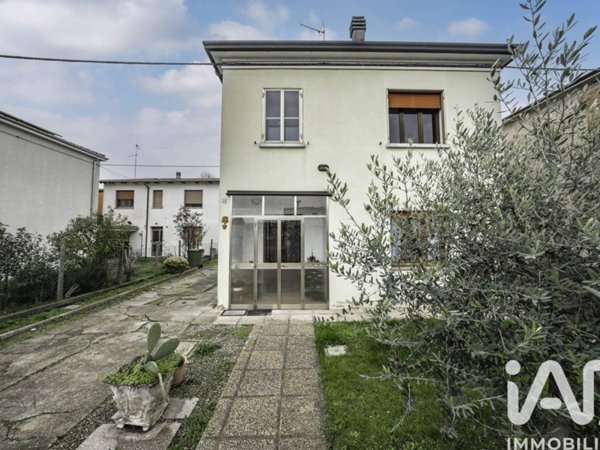 casa indipendente in vendita a Bondeno