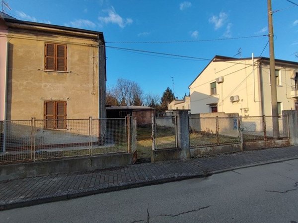 casa indipendente in vendita a Bondeno