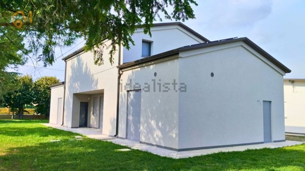 casa indipendente in vendita a Bondeno