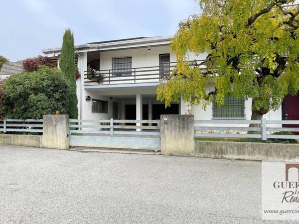 casa indipendente in vendita a Bondeno