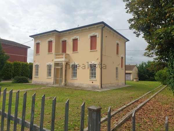 casa indipendente in vendita a Bondeno