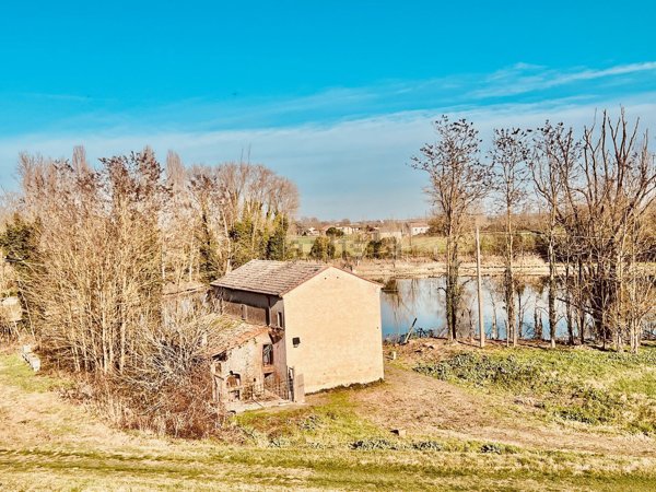 casa indipendente in vendita a Bondeno