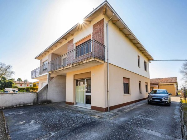 casa indipendente in vendita a Bondeno