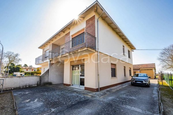 casa indipendente in vendita a Bondeno