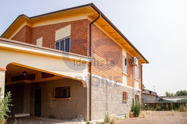 casa indipendente in vendita a Bondeno