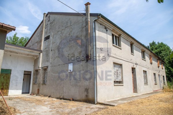 casa indipendente in vendita a Bondeno