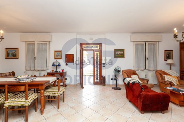 casa indipendente in vendita a Bondeno