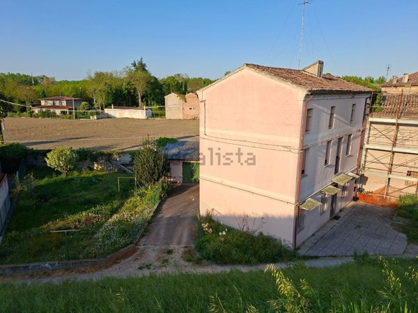 casa indipendente in vendita a Bondeno