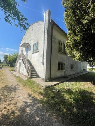 casa indipendente in vendita a Bondeno