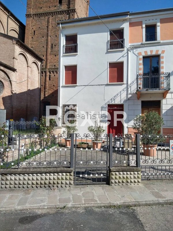 casa semindipendente in vendita a Bondeno
