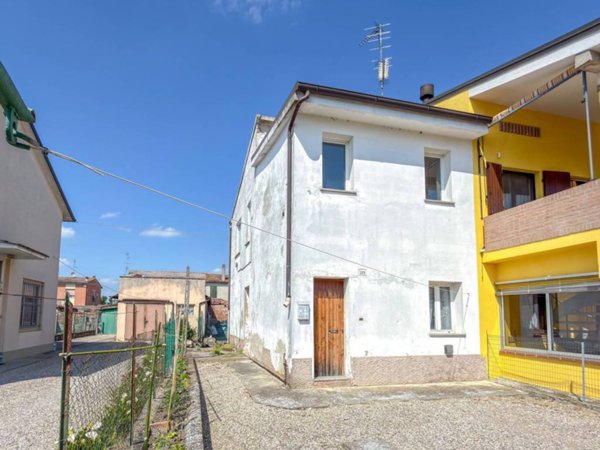 casa indipendente in vendita a Bondeno