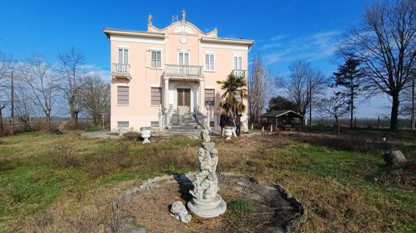 casa indipendente in vendita a Bondeno