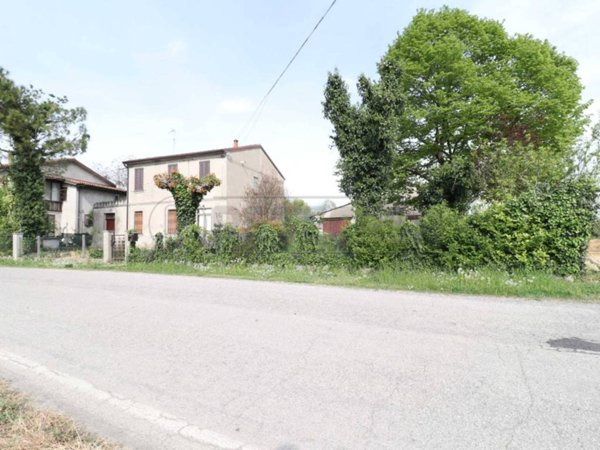 casa indipendente in vendita a Bondeno