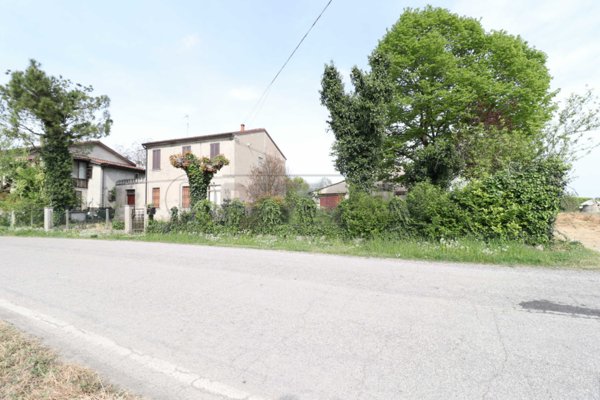 casa indipendente in vendita a Bondeno