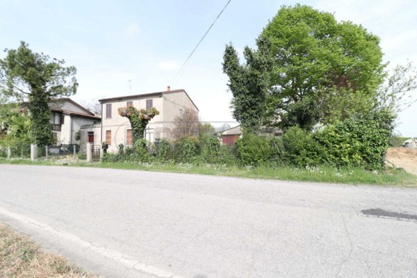 esavano in vendita a Bondeno