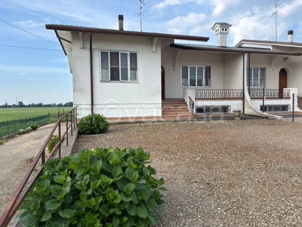 casa indipendente in vendita a Bondeno