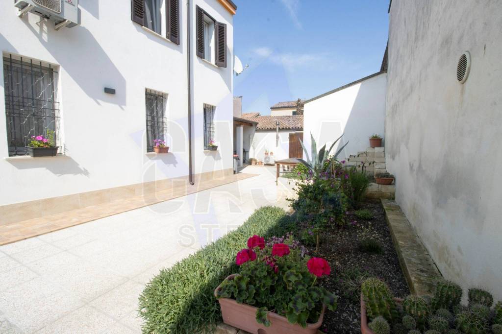 casa indipendente in vendita a Bondeno
