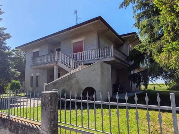 casa indipendente in vendita a Bondeno