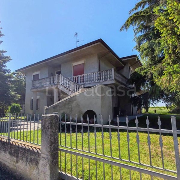casa indipendente in vendita a Bondeno