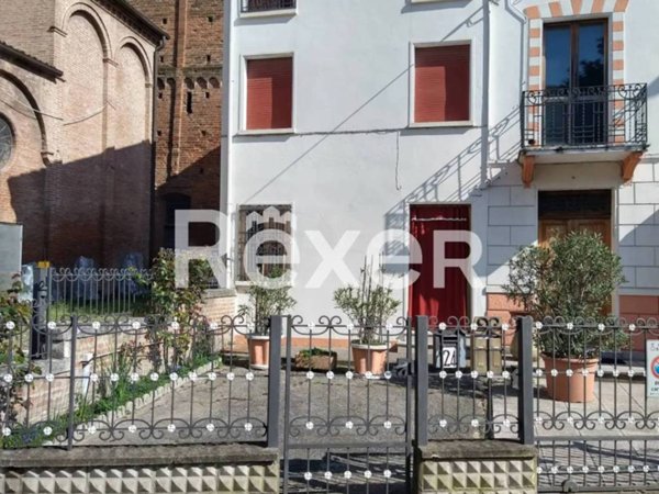 casa indipendente in vendita a Bondeno