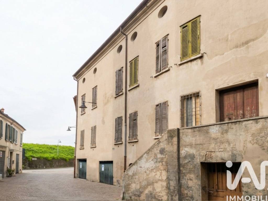 intera palazzina in vendita a Bondeno