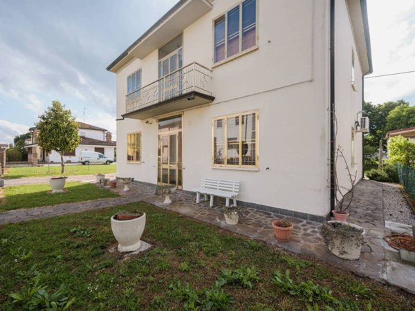 casa indipendente in vendita a Bondeno