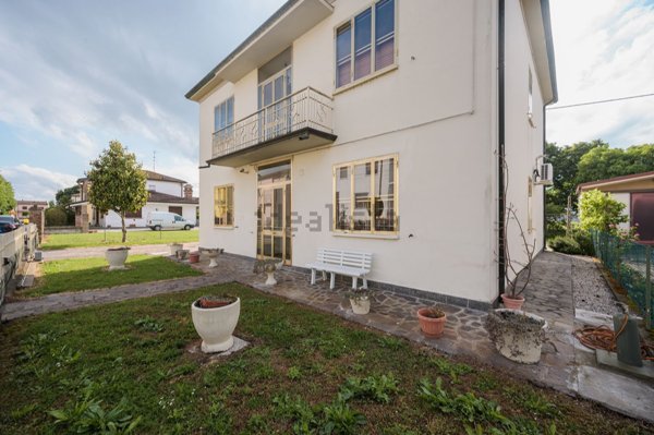 casa indipendente in vendita a Bondeno