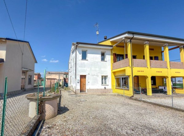casa indipendente in vendita a Bondeno
