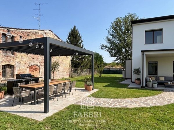casa indipendente in vendita a Bondeno