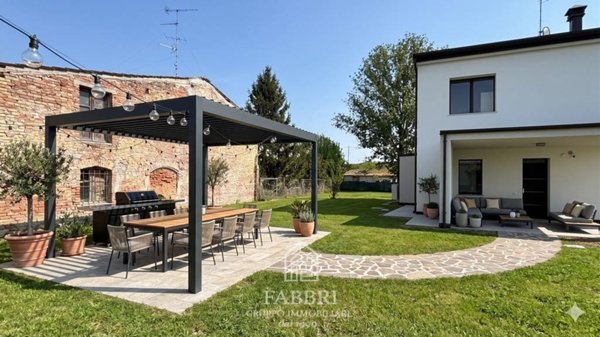 casa indipendente in vendita a Bondeno
