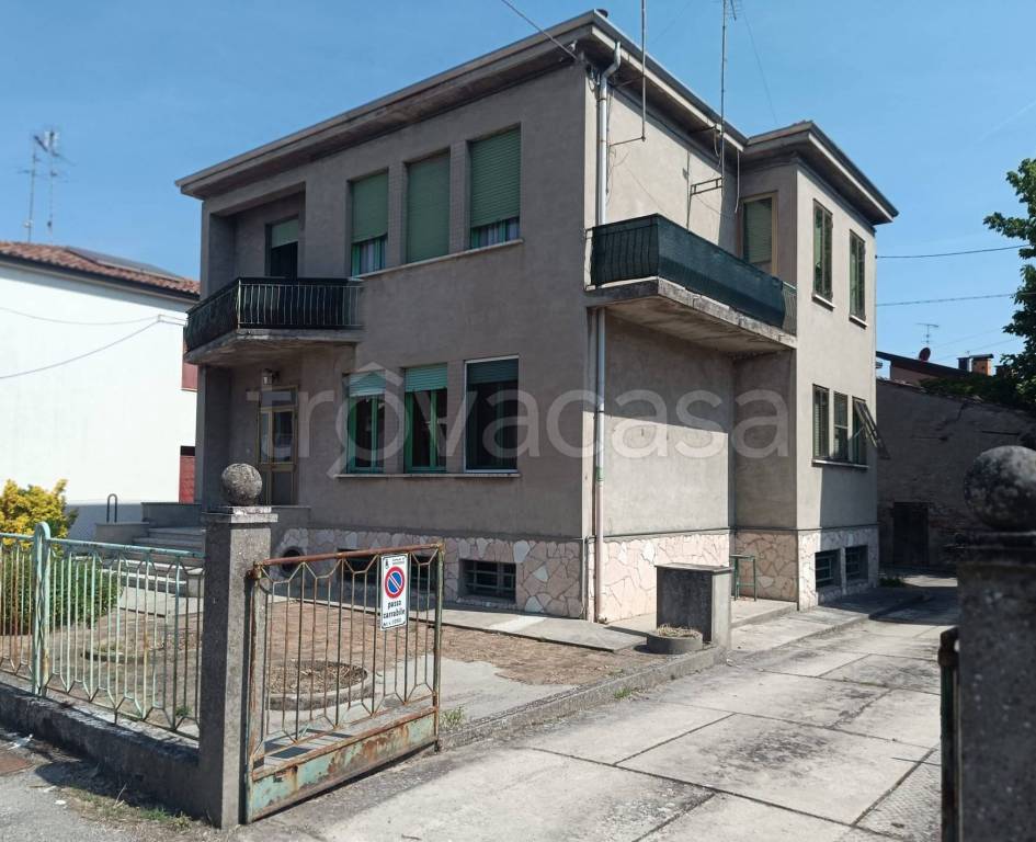 casa indipendente in vendita a Bondeno