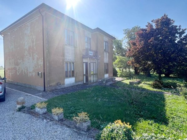 casa indipendente in vendita a Bondeno