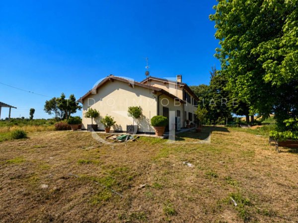 casa indipendente in vendita a Bondeno