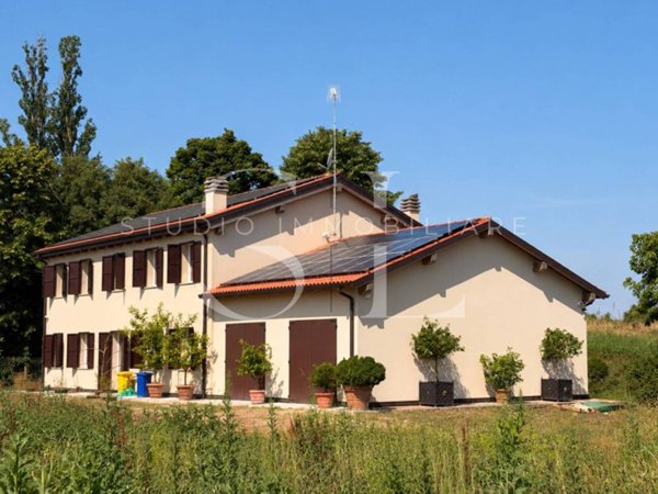 casa indipendente in vendita a Bondeno