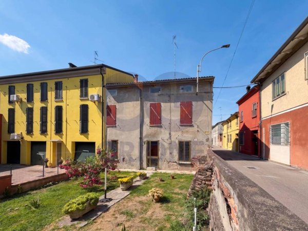 casa indipendente in vendita a Bondeno