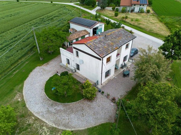 casa indipendente in vendita a Bondeno