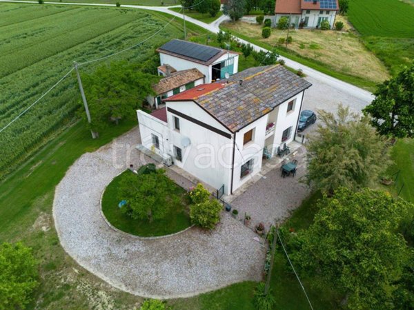 casa indipendente in vendita a Bondeno