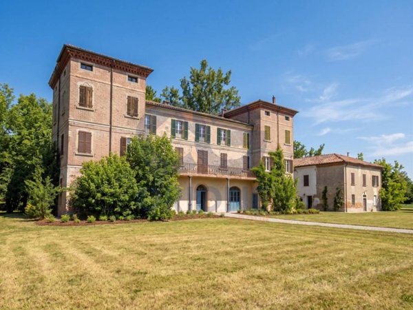 casa indipendente in vendita a Bondeno