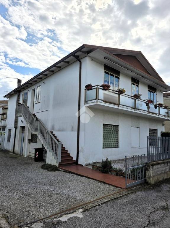 locale commerciale in vendita a Bondeno