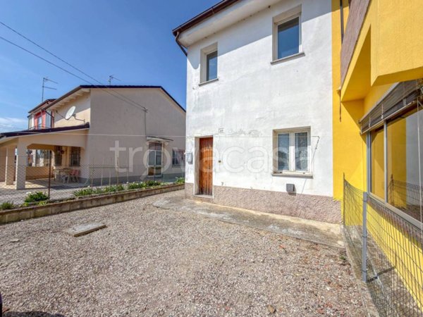 casa indipendente in vendita a Bondeno