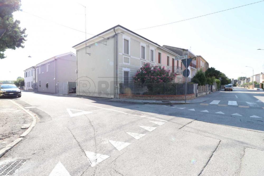 casa indipendente in vendita a Bondeno