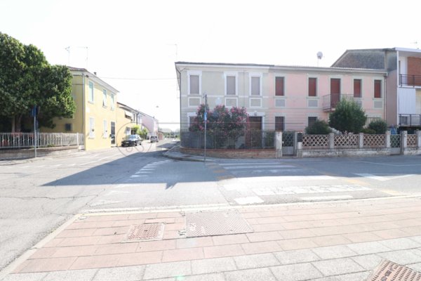 casa indipendente in vendita a Bondeno