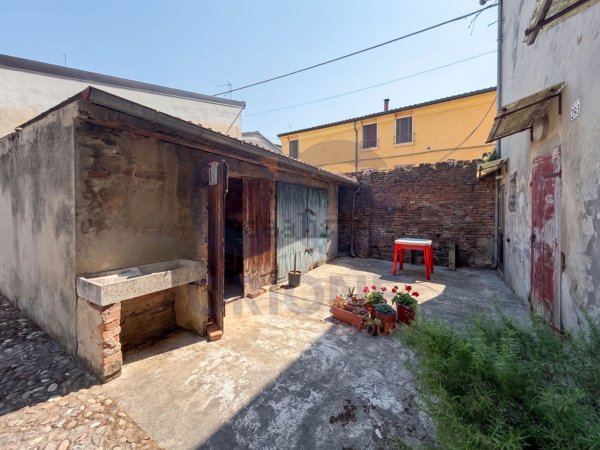 casa indipendente in vendita a Bondeno